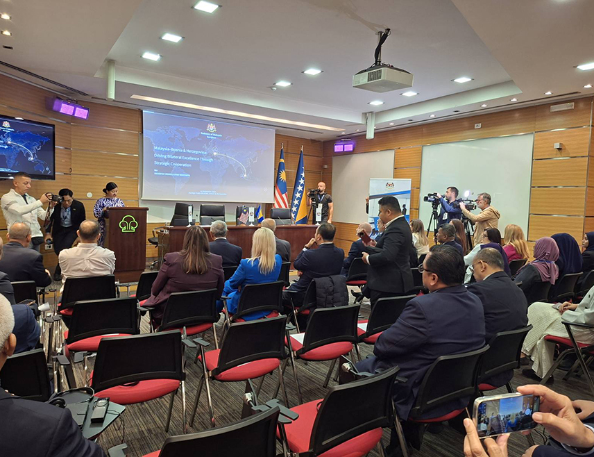 SARAJEVO, SEPTEMBER 14 /SRNA/ - BiH has the potential to increase exports to Malaysia, particularly in the metal-processing and wood industries, as well as in the pharmaceutical and IT sectors, President of the Foreign Trade Chamber of BiH Zdravko Marinković said in Sarajevo today.