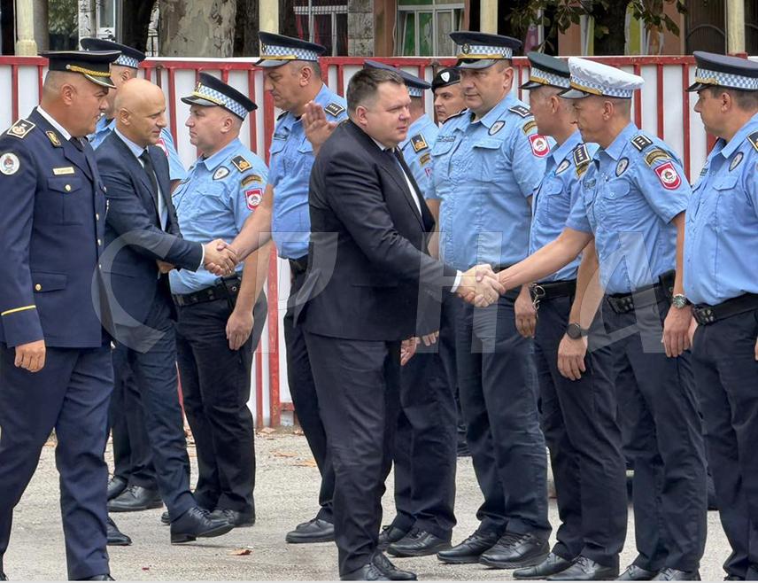 DOBOJ, SEPTEMBER 14 /SRNA/ - Minister of Internal Affairs of Republika Srpska Željko Budimir today handed over the keys to 35 new vehicles for the needs of the Doboj Police Administration, as well as five vehicles to the Gendarmerie Unit, with the aim of improving the work of police officers in the field and increasing efficiency in carrying out daily activities.