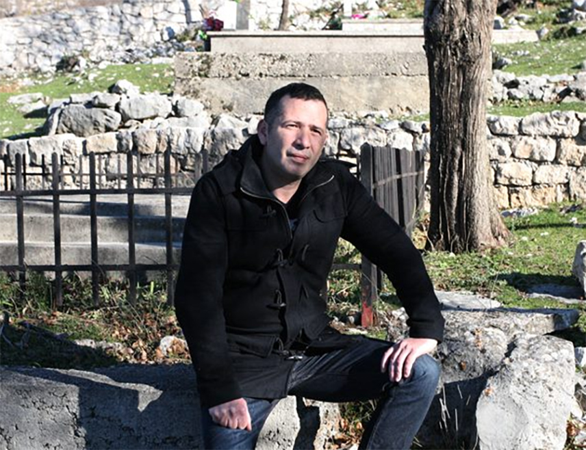 ТРЕБИЊЕ, 15. СЕПТЕМБРА /СРНА/ - Историчар Дејан Шкриван изјавио је Срни да је обиљежавање Дана српског јединства, слободе и националне заставе веома значајно за српски народ у Републици Српској, Србији и дијаспори јер шаље поруку да Срби могу да превазиђу све препреке када су јединствени.