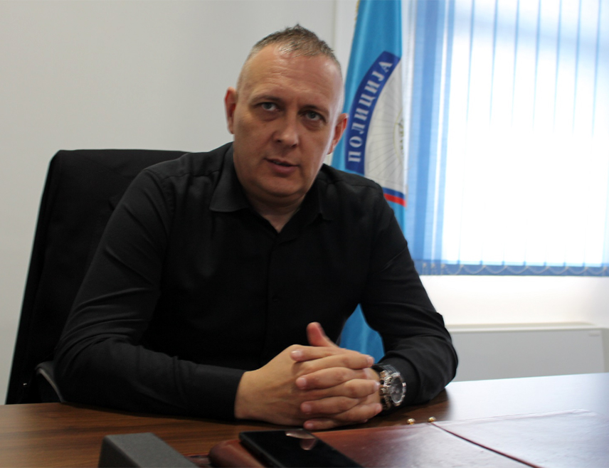 БАЊАЛУКА, 16. СЕПТЕМБРА /СРНА/ - Начелник Полицијске управе Градишка Слободан Торбица данас ће дати изјаву новинарима поводом акције кодног назива "Кота", усмјерене на сузбијње недозвољене производњe и промет оружја или експлозивних материја.