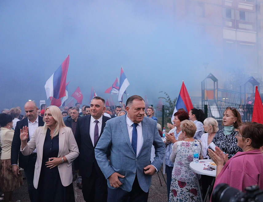 БАЊАЛУКА, 16. СЕПТЕМБРА /СРНА/ - Кандидат СНСД-а за српског члана Предсједништва БиХ Жељка Цвијановић захвалила је свима који су синоћ дошли на дружење у срцу Бањалуке јер је то, како је навела, била јединствена прилика да се у опуштеној атмосфери чује све оно што занима грађане.