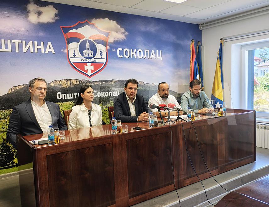 СОКОЛАЦ, 16. СЕПТЕМБРА /СРНА/ - Снимање филма "Чувај га" који доноси потресну и емотивну причу инспирисану стварним судбинама српских породица које су током ратних деведесетих година прошлог вијека остале у Сарајеву под контролом тадашњих муслиманских снага, почеће у априлу наредне године и требало би да траје око два мјесеца.