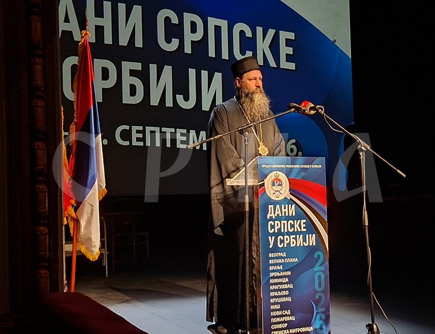 БЕОГРАД, 16. СЕПТЕМБРА /СРНА/ - Викарни епископ Иларион, изасланик Његове светости патријарха српског Порфирија, рекао је у Београду на свечаном отварању манифестације "Дани Српске у Србији" да је простор у којем Срби живе шири од територије омеђене овоземаљским границама и да не требају да прихвата границе и судове овог свијета.