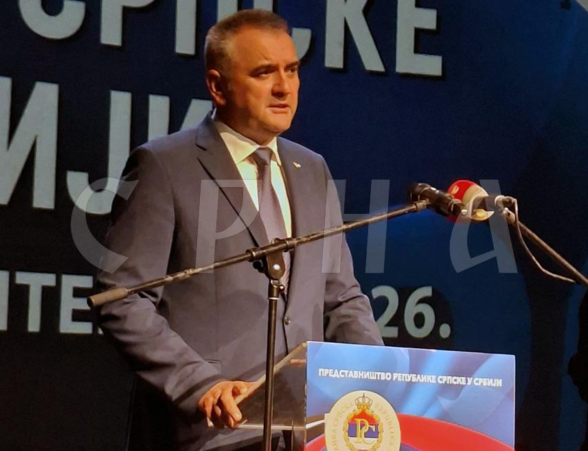 БЕОГРАД, 16. СЕПТЕМБРА /СРНА/ - Предсједник Владе Републике Српске Саво Минић отворио је вечерас у Београду манифестацију "Дани Српске у Србији", поручивши да 
њен слоган "Слободом надахнути, саборношћу вођени" треба да буде трајна порука.