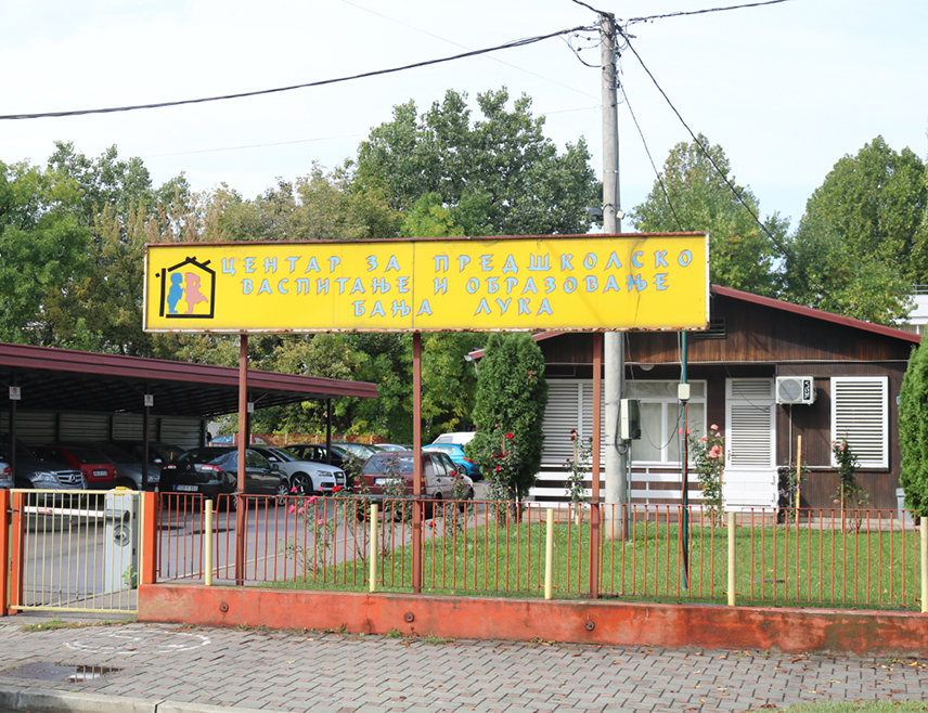 БАЊАЛУКА, 17. СЕПТЕМБРА /СРНА/ - Синдикална организација Центра за предшколско васпитање и образовање Бањалука поново је упутила захтјев градоначелнику Драшку Станивуковићу за отпочињање преговора о повећању плата и унапређењу материјалног и радноправног положаја запослених у овој установи, с обзиром на то да нису добили одговор на претходни позив.