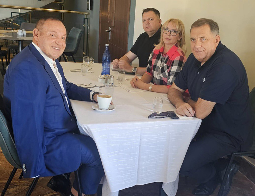 TEL AVIV, SEPTEMBER 17 /SRNA/ — A delegation of Republika Srpska, led by President Milorad Dodik, met today in Tel Aviv with Israeli hero Mose Levy, a friend of Republika Srpska and the Serbian people.