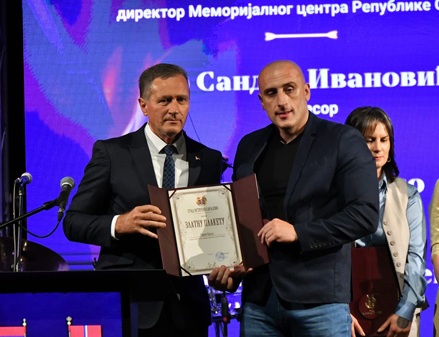 ПАЛЕ, 17. СЕПТЕМБРА /СРНА/ - Члан Спортско-рекреативног удружења "Џим рум" са Пала Горан Круљ изјавио је да Златна плакета града Источно Сарајево за њега представља велику част, али и подстрек да убудуће својим резултатима широм свијета проноси име општине, града и Републике Српске.