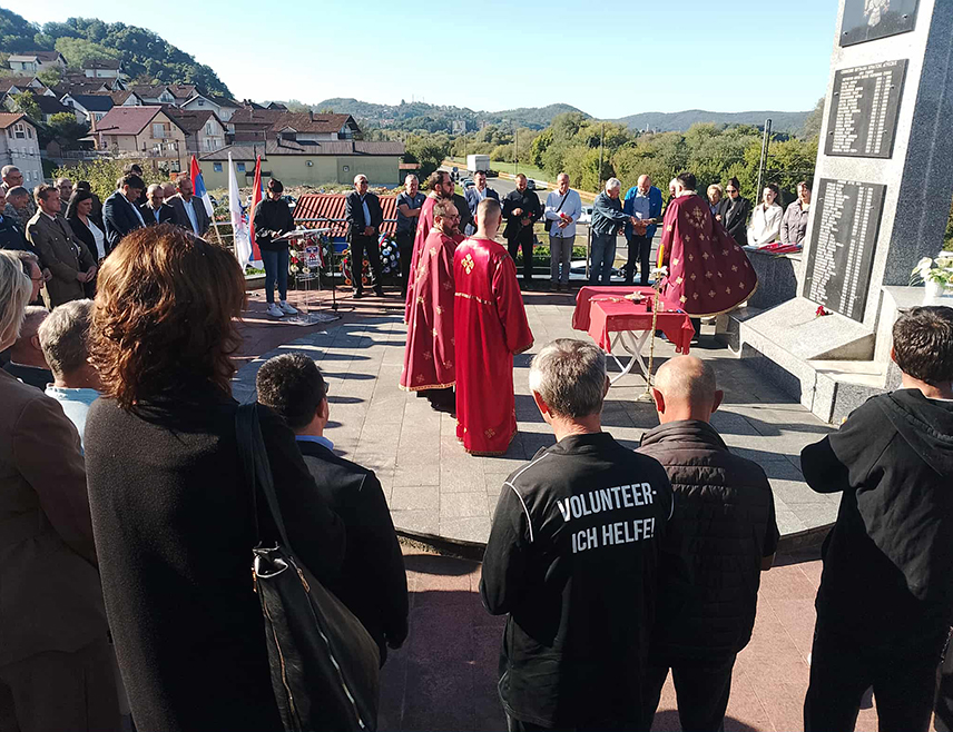 БАЊАЛУКА, 17. СЕПТЕМБРА /СРНА/ - За српски народ граница никад није била само административна линија на карти, већ крвава линија одбране постојања, опстанка и посљедња брана и бедем пред насртајима непријатеља чији је циљ био само један - да се српски народ са ових простора искоријени, истакао је предсједник Милорад Додик.