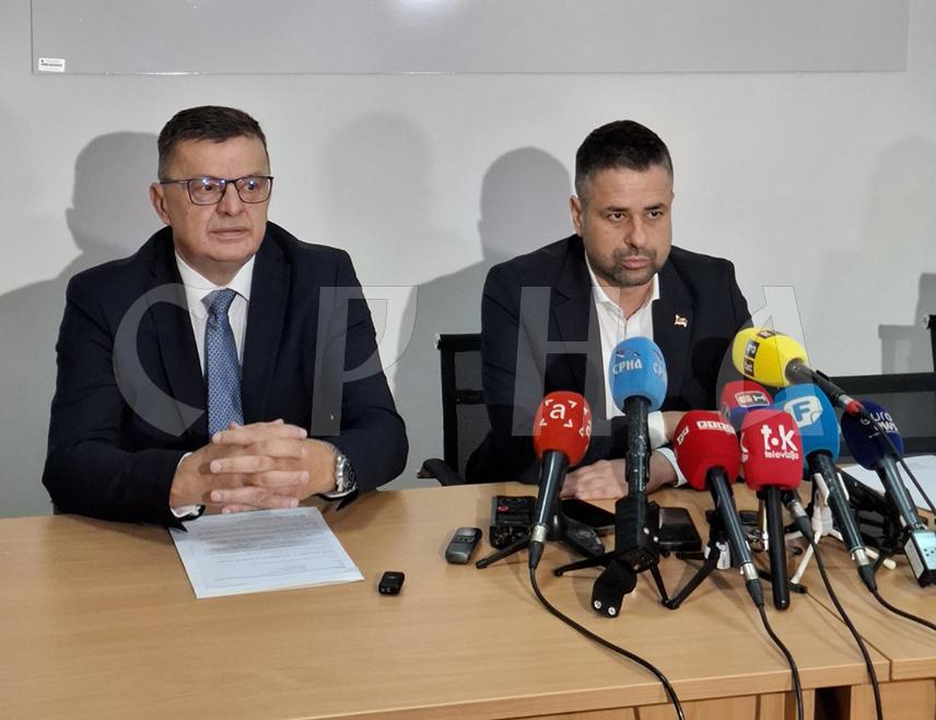 BANJA LUKA, SEPTEMBER 17 /SRNA/ – The management of the Indirect Taxation Authority /ITA/ of BiH today handed over the first two decisions on VAT refunds for purchasing first property to beneficiaries from Doboj and Banja Luka.