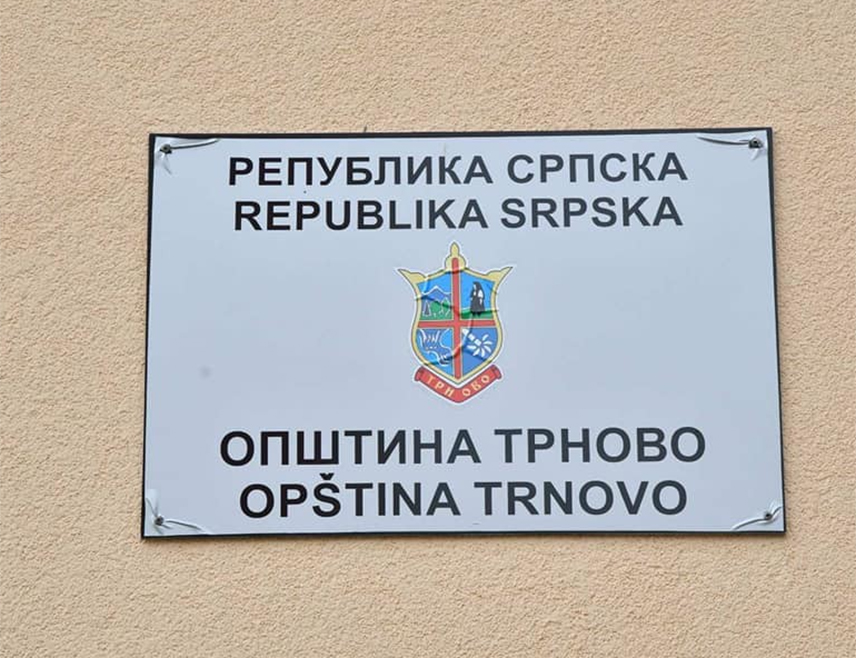 ТРНОВО, 17. СЕПТЕМБРА /СРНА/ - Више од 100 пензионера са подручја Трново, чија пензија не прелази 550 КМ, добило је данас једнократну помоћ од по 240 КМ.