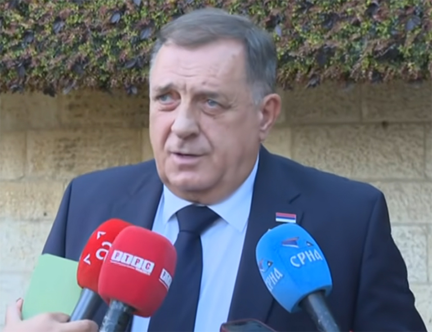 ТЕЛ АВИВ, 17. СЕПТЕМБРА /СРНА/ - Предсједник Милорад Додик изјавио је да је на данашњм састанку са премијером Израела Бењамином Нетанјахуом договорено да екипа израелских стручњака дође у Републику Српску и помогне да се направи цјеловит програм за пољопривреду, који ће укључити наводњавање, узгој, сортирање и припрему производа за тржиште.