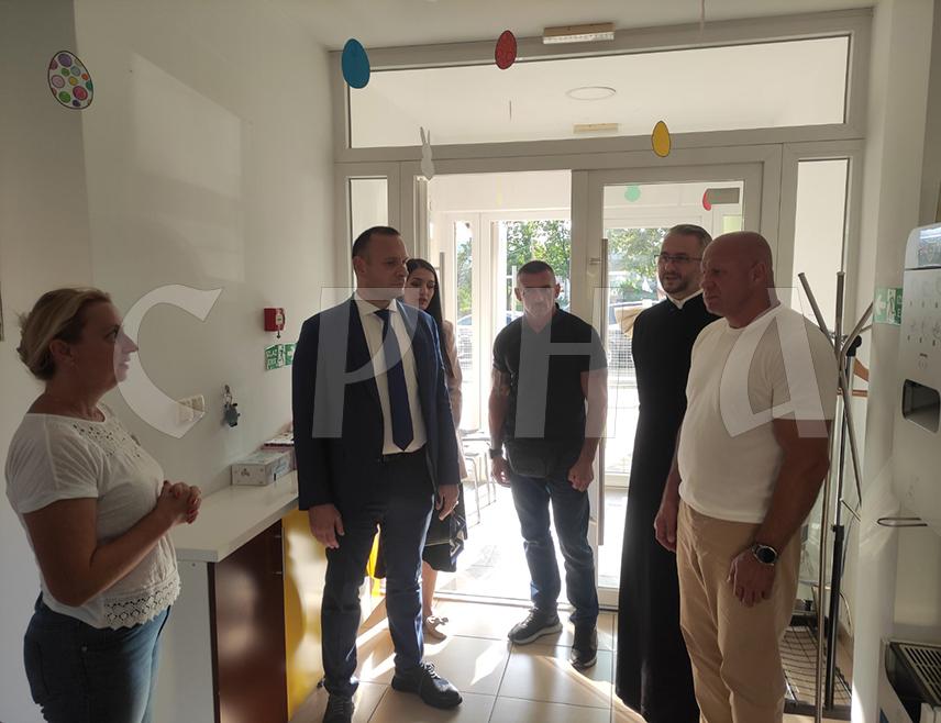 BANJA LUKA, SEPTEMBER 17 /SRNA/ - Renowned Russian mixed martial arts /MMA/ fighter Fedor Emelianenko donated BAM 20,000 to the Parents' House in Banja Luka today.