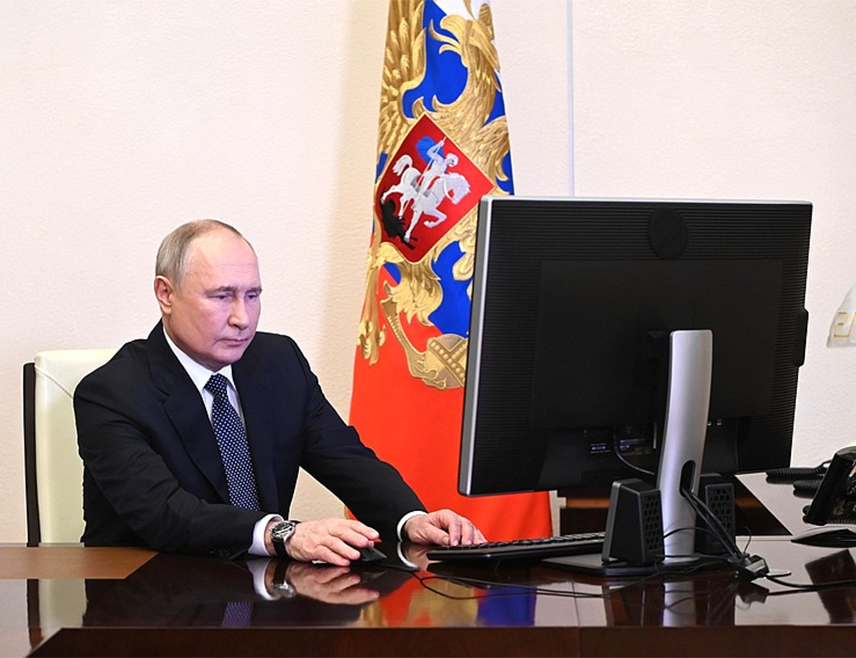 МОСКВА, 18. СЕПТЕМБРА /СРНА - РИА Новости/ - Руски предсједник Владимир Путин гласао је на изборима за Државну думу електронским путем.