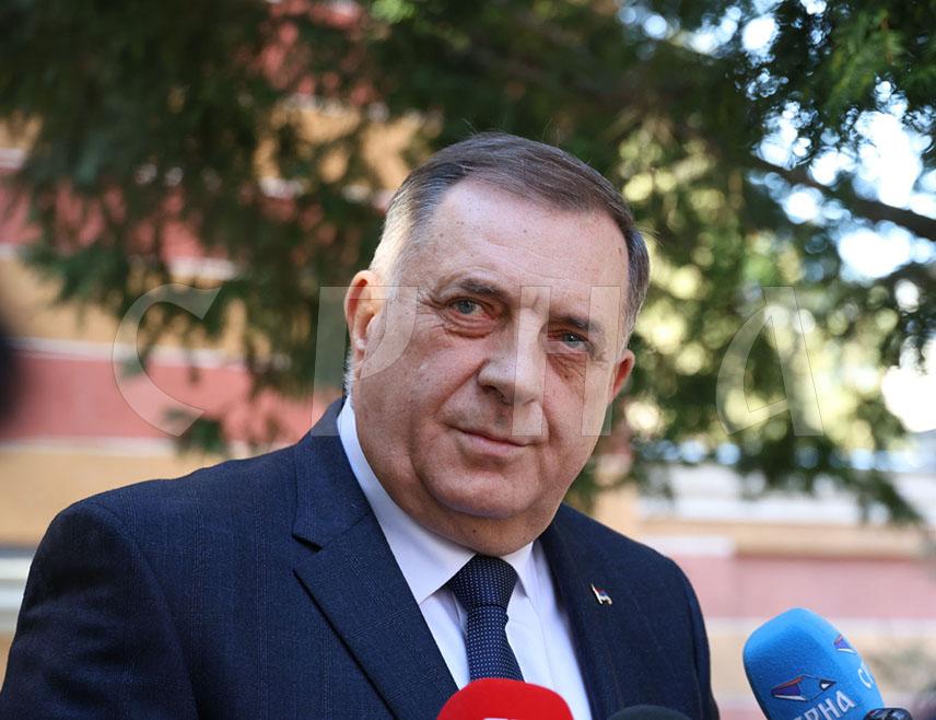 БАЊАЛУКА, 20. СЕПТЕМБРА /СРНА/ - Предсједник Милорад Додик честитао је крсну славу града Градишка – Малу Госпојину градоначелнику Зорану Аџићу, предсједнику Скупштине града Ренати Обрадовић-Поповић, као и одборницима Скупштине града и свим грађанима.