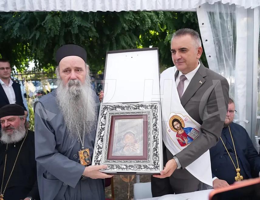 БРЧКО, 20. СЕПTЕМБРА /СРНА/ - У насељу Доњи Брезик код Брчког данас је свечано освештан Храм Христа Спаситеља, чиме је након 18 година од почетка градње крунисан рад на подизању ове светиње.