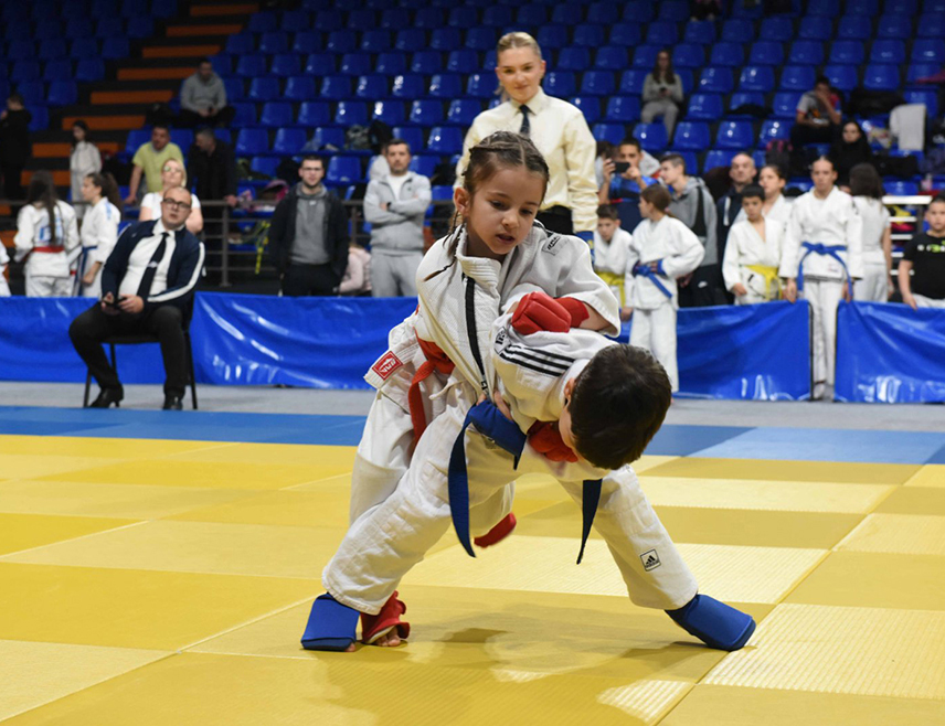 TREBINJE, SEPTEMBER 20 /SRNA/ – Eight-year-old Marija Džomba from Trebinje, who was born three months prematurely and whose doctors gave her little chance of survival, has become a striking example of resilience and determination. First it was fight for her life, and now for the title of Balkan jiu-jitsu champion.