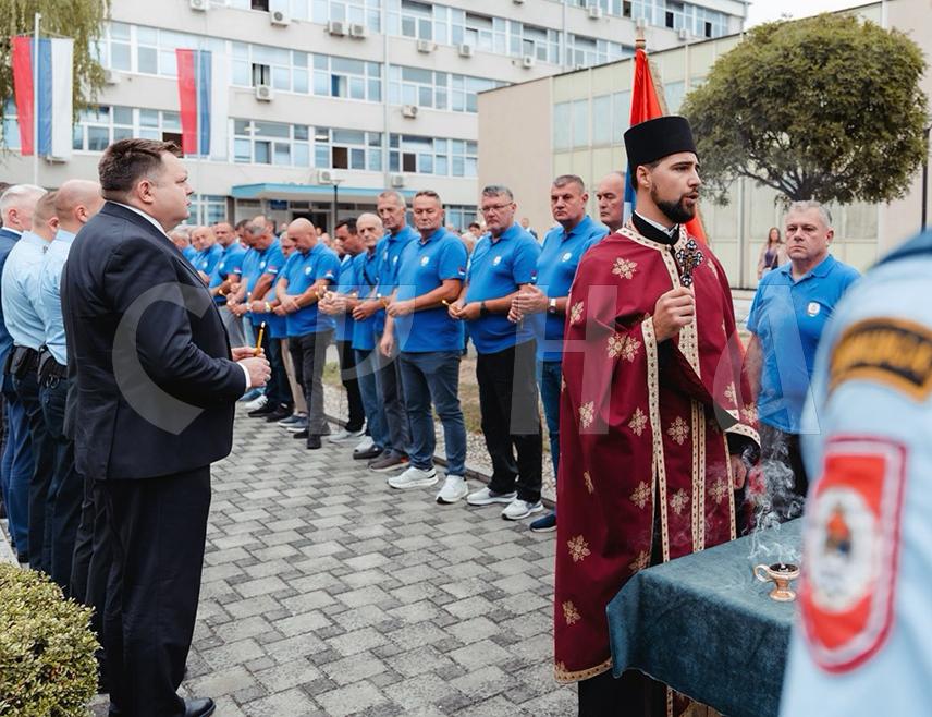 БАЊАЛУКА, 21. СЕПТЕМБРА /СРНА/ - Министар унутрашњих послова Републике Српске Жељко Будимир изјавио је да су институције Српске захвалне припадницима полиције, који су заједно са Војском Републике Српске одбранили Српску и извојевали слободу, те да не заборављају на њих, нити на породице погинулих.