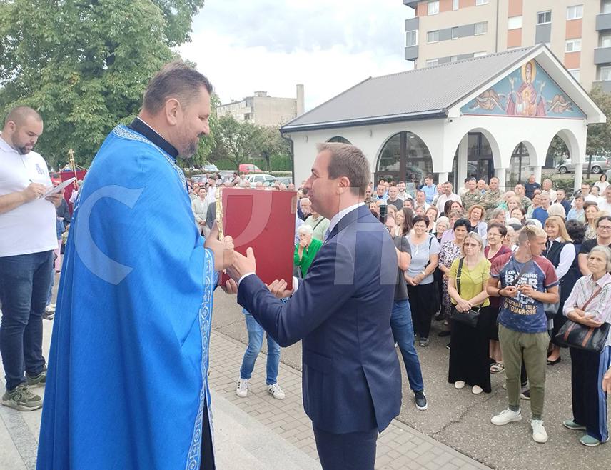 БИЈЕЉИНА, 21. СЕПТЕМБРА /СРНА/ - Министар правде Републике Српске Горан Селак изјавио је Срни да је за српски народ важно да се окупља око својих светиња.