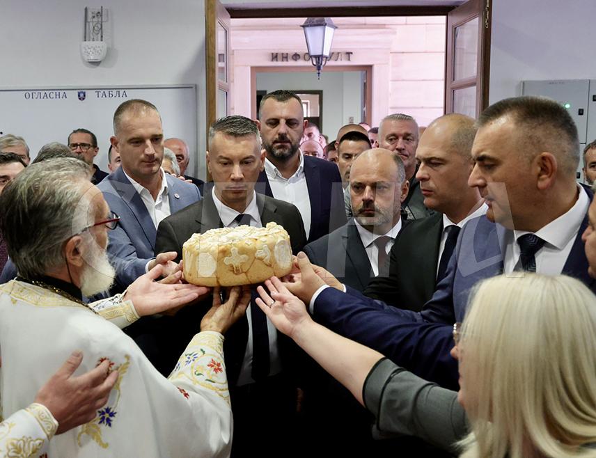 VIŠEGRAD, SEPTEMBER 21 /SRNA/ – This morning's Divine Liturgy at the Church of the Nativity of the Most Holy Theotokos in Višegrad marks the beginning of the patron saint's day of the Višegrad Municipality, the Nativity of the Most Holy Theotokos /Mala Gospojina/, with Republika Srpska Prime Minister Savo Minić in attendance.