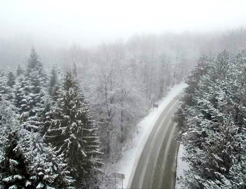 ИВАЊИЦА, 22. СЕПТЕМБРА /СРНА/ - На планини Голији, на подручју општине Ивањица, пао је први снијег ове сезоне.
