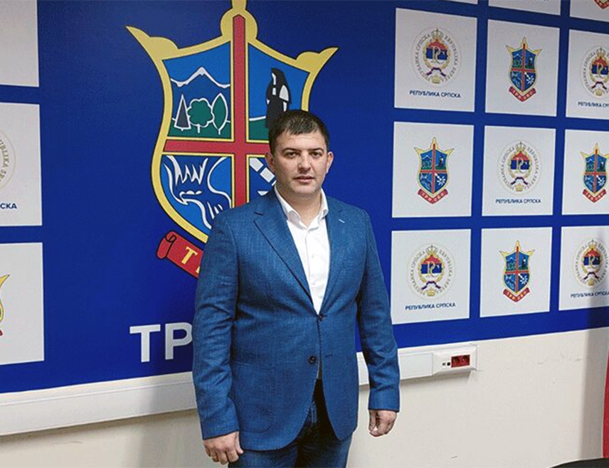 ТРНОВО, 22. СЕПТЕМБРА /СРНА/ - Начелник Трнова Мирослав Бјелица рекао је Срни да Влада Републике Српске континуирано помаже ову малу и изразито неразвијену локалну заједницу како у пронаталитетним мјерама, тако и у свим сферама друштва.