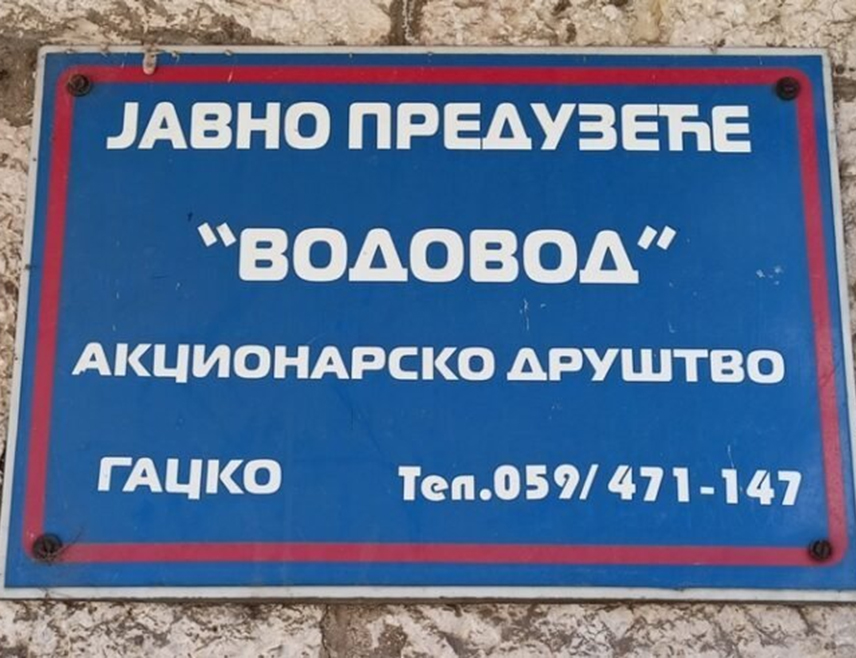 ГАЦКО, 22. СЕПTЕМБРА /СРНА/ - У Гацку су због суше и слабог капацитета изворишта "Вратло" у току рестрикције у водоснабдијевању, које ће трајати до нових облинијих падавина, речено је Срни у гатачком Јавном предузећу "Водовод".