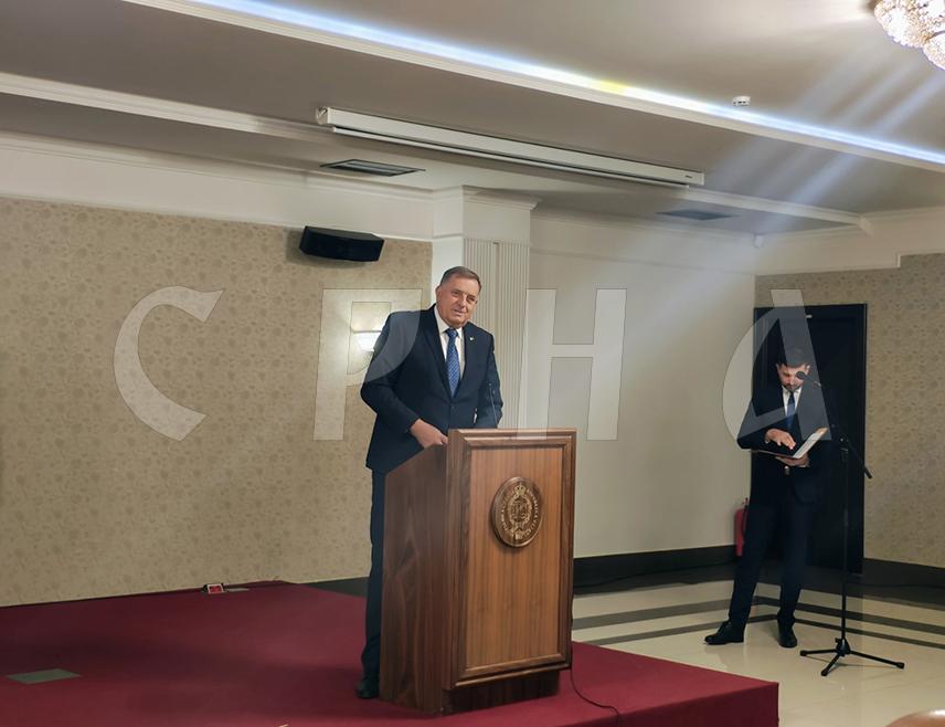 ISTOČNA ILIDŽA, SEPTEMBER 22 /SRNA/ - President Milorad Dodik said that doctors and medical staff from the Sarajevo-Romanija region responded magnificently and courageously to the challenges of the Defensive-Patriotic War.