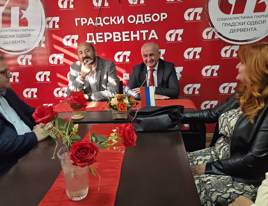 ДЕРВЕНТА, 22. СЕПТЕМБРА /СРНА/ - Социјалистичка партија /СП/ у Дервенти има снажан тим који доприноси развоју ове локалне заједнице, рекао је предсједник партије Петар Ђокић.