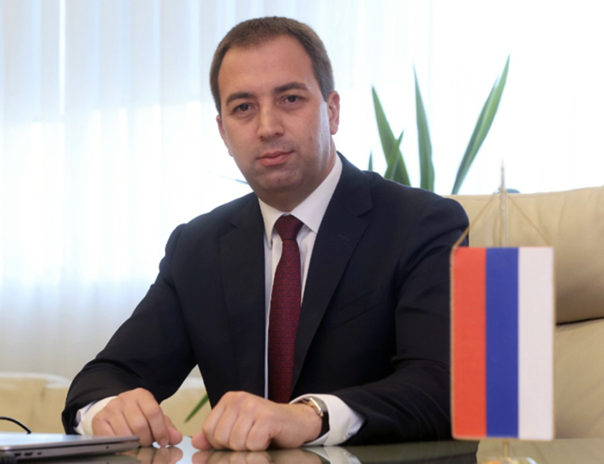 БАЊАЛУКА, 23. СЕПТЕМБРА /СРНА/ - Министар правде Републике Српске Горан Селак изјавио је да ће институције Српске наставити да се активно залажу за заштиту имовине и културно-историјског насљеђа српског народа на подручју ФБиХ и да тако раде и у случају порушених споменика на гробљу у насељу Трновац код Травника.