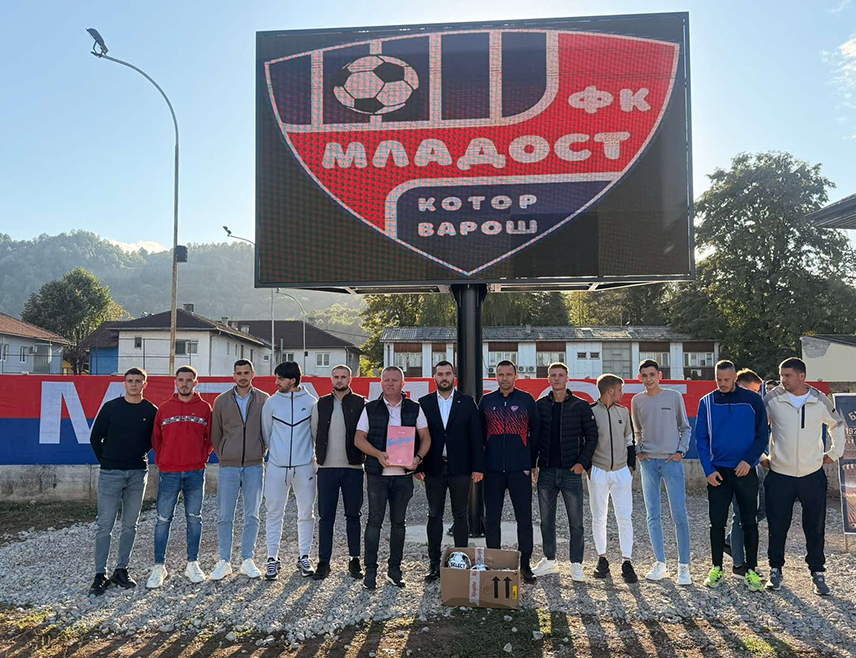 KOTOR VAROŠ, SEPTEMBER 23 /SRNA/ – Football Club /FC/ Mladost from Kotor Varoš is celebrating its centenary this year, and a valuable gift for the club's 100th anniversary has come from Igor Dodik and Bogoljub Zeljković, who provided the club with a new scoreboard.