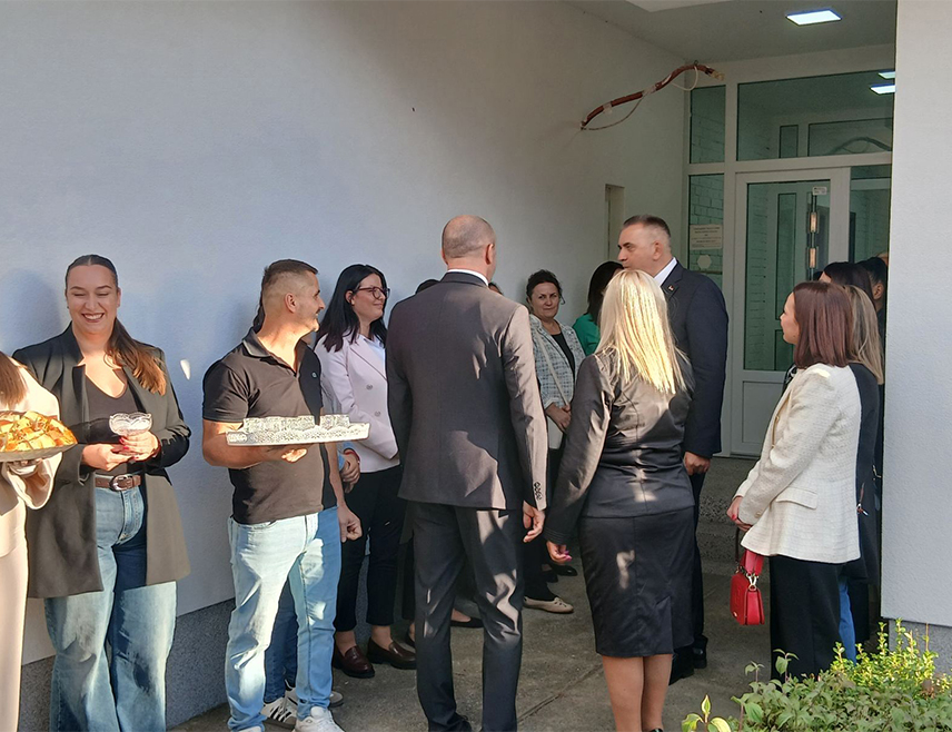 БРОД, 23. СЕПТЕМБРА /СРНА/ - Предсједник Владе Републике Српске Саво Минић посјетио је данас реконструисани објекат вртића "Бели анђео" у Броду.