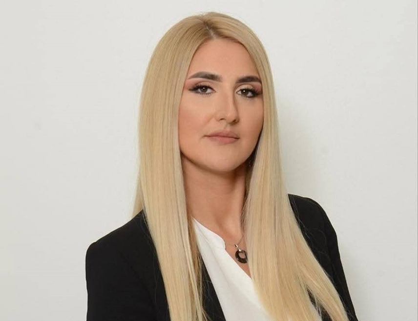 ИСТОЧНО САРАЈЕВО, 24. СЕПТЕМБРА /СРНА/ - Кандидат СНСД-а за посланика у Народној скупштини Републике Српске из Изборне јединице осам Наташа Шеховац поручила је да, у свјетлу изборног слогана СДС-а "Правда се враћа у Српску", становници Источне Илиџе имају право да питају када ће се правда вратити у ову општину, у којој је СДС годинама на власти.