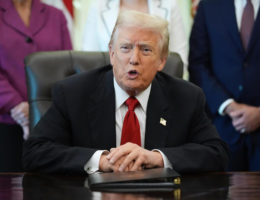 ВАШИНГТОН, 24. СЕПТЕМБРА /СРНА/ - Предсједник САД Доналд Трамп негирао је писање америчких медија да разматра могућност да стави своје име на чувени "Фордов театар" у Вашингтону, у којем је убијен бивши амерички предсједник Абрахам Линколн.