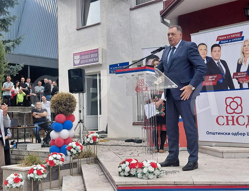 ШЕКОВИЋИ, 24. СЕПТЕМБРА /СРНА/ - Предсједник СНСД-а Милорад Додик рекао је да народ који се данас окупио у Шековићима јасно показује да је овдје побједа СНСД-а осигурана.