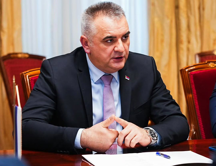 БАЊАЛУКА, 25. СЕПТЕМБРА /СРНА/ - Предсједник Владе Републике Српске Саво Минић разговараће данас у Бањалуци са директором Завода за судску медицину Републике Српске Жељком Караном.