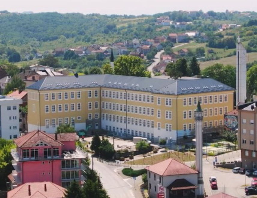 БАЊАЛУКА, 25. СЕПТЕМБРА /СРНА/ - Реконструисани објекат Основне школе "Никола Тесла" у Дервенти биће данас свечано отворен, у присуству премијера Републике Српске Саве Минића и министра просвјете и културе Боривоја Голубовића.