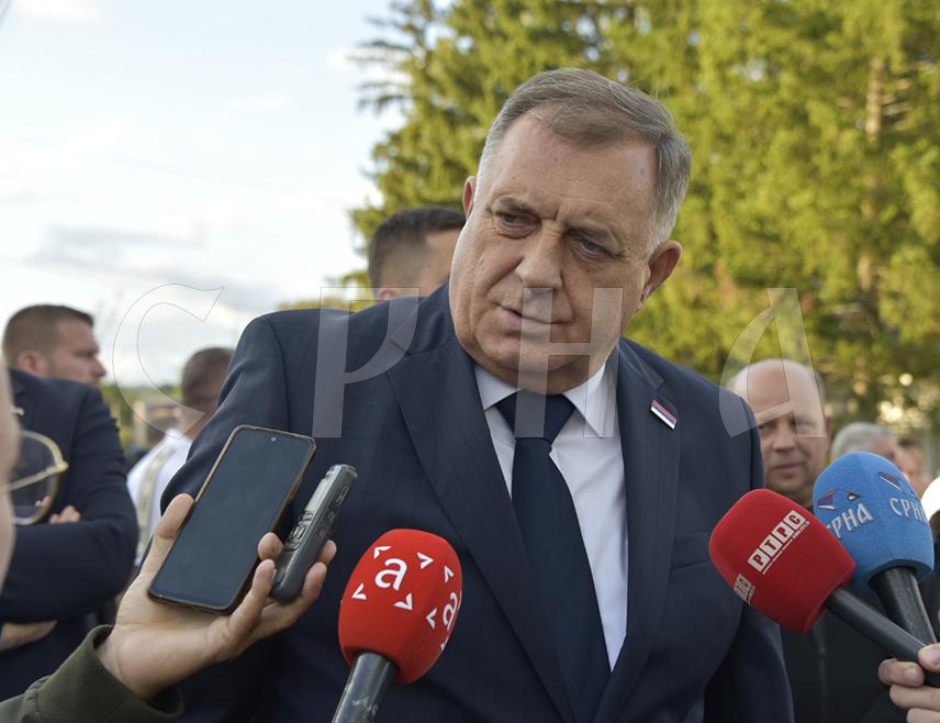 БАЊАЛУКА, 25. СЕПТЕМБРА /СРНА/ - Предсједник Милорад Додик рекао је да је нова забрана крњег Уставног суда БиХ и сарајевска ујдурма показала да је мрак у БиХ.