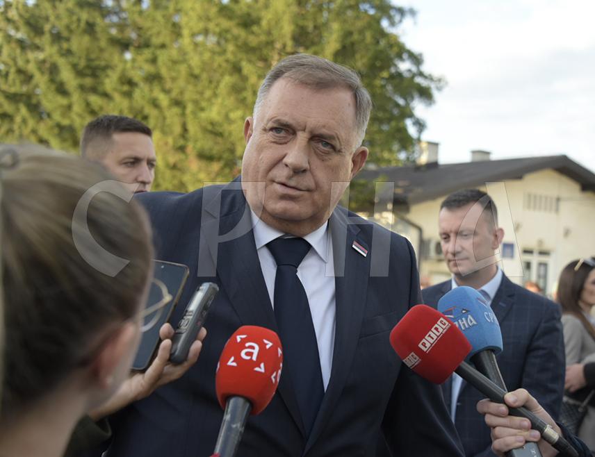 BANJA LUKA, SEPTEMBER 25 /SRNA/ - President Milorad Dodik said that Bosniaks had abused every type of institutional capacity of BiH and that Mark Zell, president of the Republican Party in Israel, was also right in saying that the time had come to protect Christians in BiH from Bosniak oppression and overreach.