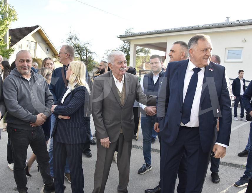 БАЊАЛУКА, 25. СЕПТЕМБРА /СРНА/ - Предсједник Милорад Додик рекао је данас у бањалучком насељу Драгочај, гдје је званично пуштен у саобраћај реконструисани Стари приједорски пут, да је републичка власт препознала оправдане захтјеве мјештана и прије рока завршила радове.