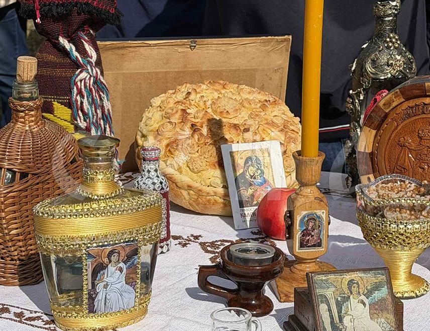 ДОБОЈ, 26. СЕПТЕМБРА /СРНА/ - Руски и српски народ су увијек окупљени и заједно се боре да превазиђу све проблеме и остану вјечити побједници, изјавила је посланик у Представничком дому Парламентарне скупштине БиХ Сања Вулић на српско-руској манифестацији "Дани меда, ракије и котлића" у добојском насељу Ритешић.