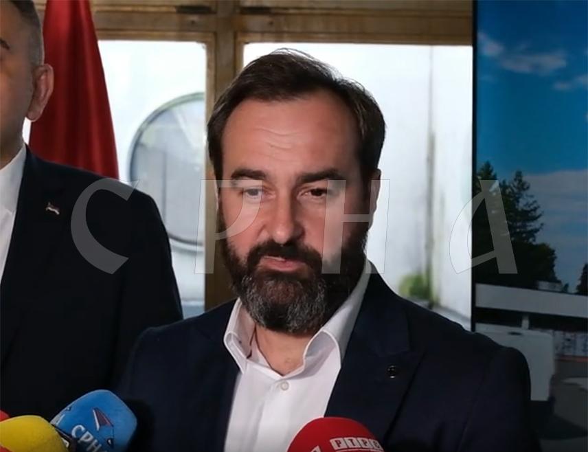 ПРИЈЕДОР, 26. СЕПТЕМБРА /СРНА/ - Радови на доградњи, реконструкцији и модернизацији Болнице "Др Младен Стојановић" у Приједору требало би да почну од 15 до 30 дана након што се изабере извођач радова, изјавио је данас вршилац дужности директора ове здравствене установе Мирослав Бијелић.