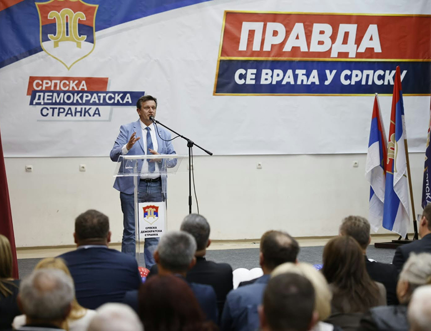 МОДРИЧА, 26. СЕПТЕМБРА /СРНА/ - Кандидат СДС-а за предсједника Републике Српске Бранко Блануша поручио је вечерас на трибини у Модричи да овај крај заслужује одговорну политику са нивоа Републике Српске и БиХ, развој и рјешавање проблема који оптерећују грађане.