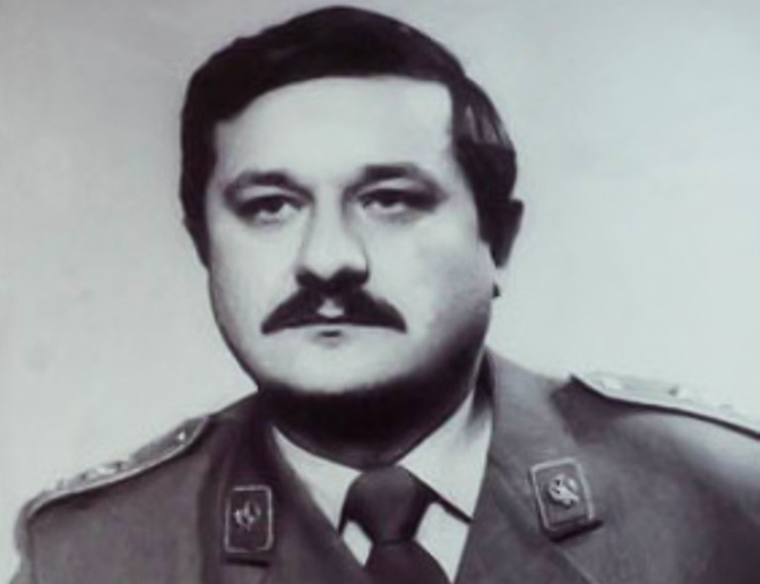 БИЈЕЉИНА, 28. СЕПТЕМБРА /СРНА/ - Мајор Милан Тепић погинуо је 29. септембра 1991. године, када је током борби са хрватским паравојним јединицама дигао у ваздух касарну ЈНА у Бјеловару, не желећи да непријатељу преда складиште са оружјем.