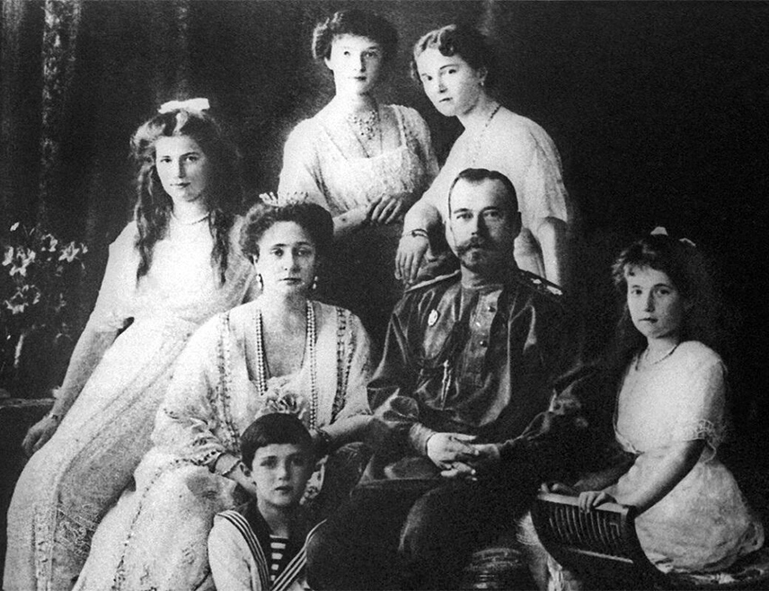 БИЈЕЉИНА, 30. СЕПТЕМБРА /СРНА/ - Президијум Врховног суда Русије прогласио је 1. октобра 2008. године цара Николаја Другог Романова и његову породицу жртвама политичке репресије бољшевика.