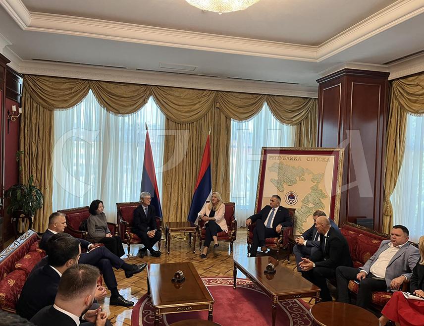 BANJALUKA, SEPTEMBER 28 /SRNA/ - A meeting between senior Republika Srpska officials and one of the world’s best-known economists, Columbia University professor Jeffrey Sachs, has begun at the Republika Srpska Government headquarters in Banja Luka.