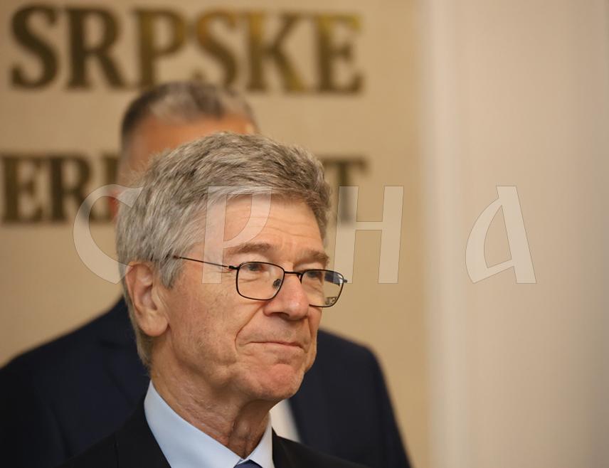 BANJA LUKA, SEPTEMBER 27 /SRNA/ - One of the world's best-known economists, Columbia University professor Jeffrey Sachs, said today in Banja Luka that he was optimistic about the prospects for improving the global situation, stressing the importance of dialogue and better understanding among world leaders in easing international tensions.