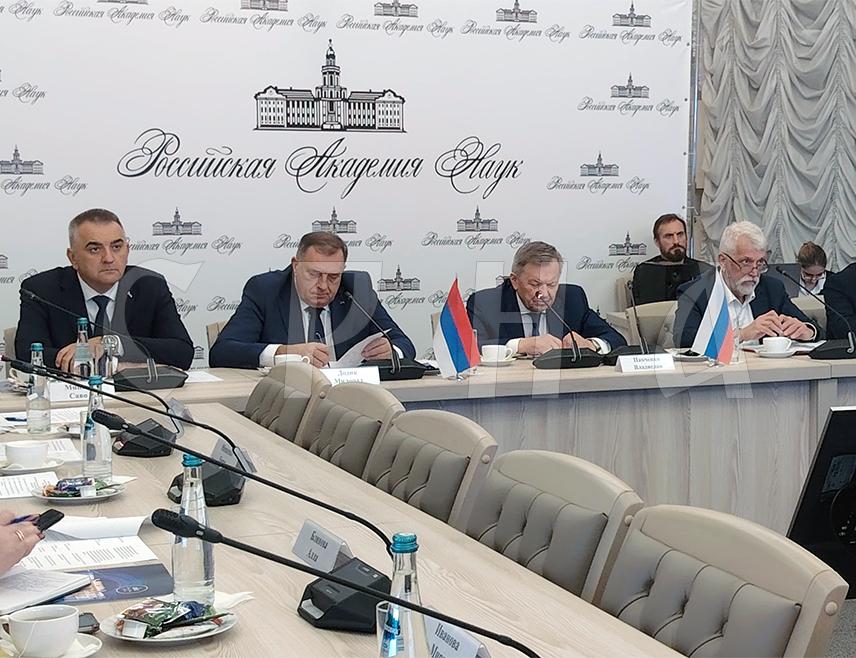 МОСКВА, 28. СЕПТЕМБРА /СРНА/ - Предсједник Владе Републике Српске Саво Минић изјавио је да је Српској веома важно што ће многи свјетски изазови бити предмет заједничке сарадње академских заједница Републике Српске и Руске Федерације.