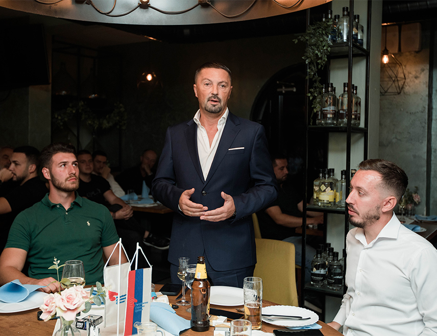 УГЉЕВИК, 29. СЕПТЕМБРА /СРНА/ - Носилац кандидатске листе Републичке странке Српске /РСС/ за Народну скупштину у Изборној јединици шест Славенко Ристић рекао је на предизборном скупу у Угљевику да овој општини нуди шансу за будућност.