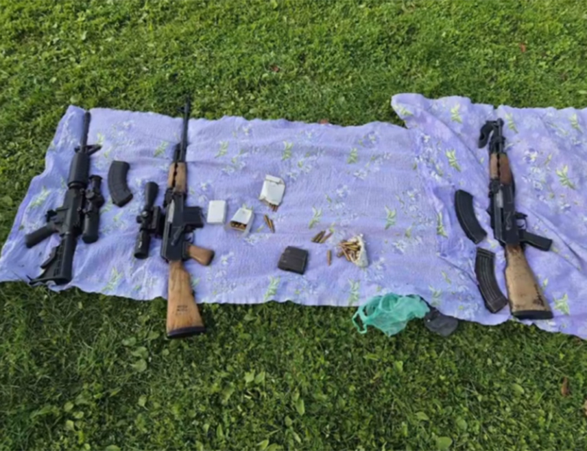 SKOPJE, SEPTEMBER 30 /SRNA/ - Police in North Macedonia have arrested Kastriot Iseni, the alleged leader of a group linked to the Islamic State terrorist organization, on suspicion of indoctrinating young people in pursuit of ISIS objectives and forming a group with others that trafficked in weapons and ammunition.