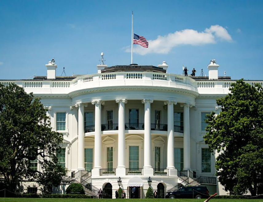 ВАШИНГТОН, 30. СЕПТЕМБРА /СРНА/ - Амерички предсједник Доналд Трамп разматрао је са својим савјетницима могућност увођења забране извоза дизела, али и предузимање неких других корака како би се обуздала криза са горивом која пријети да омете предизборну кампању његове Републиканске странке, пише британски дневник "Фајненшел тајмс".